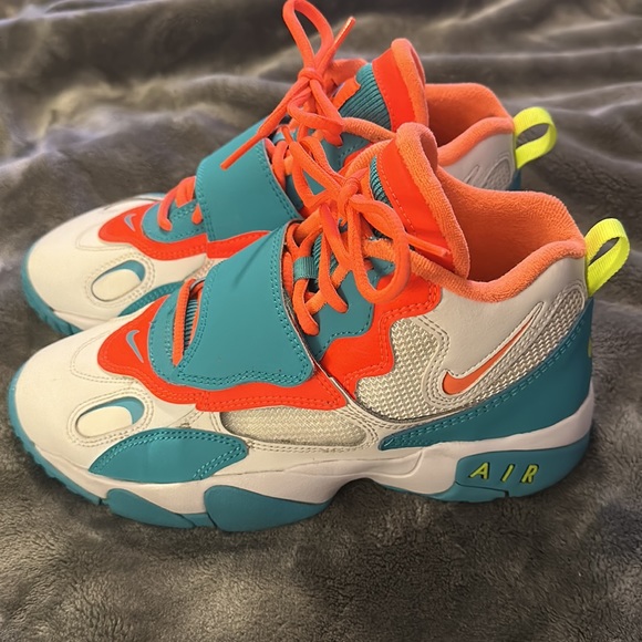 Nike air speed turf size 6.5Y Big boys NWOB - Picture 3 of 3